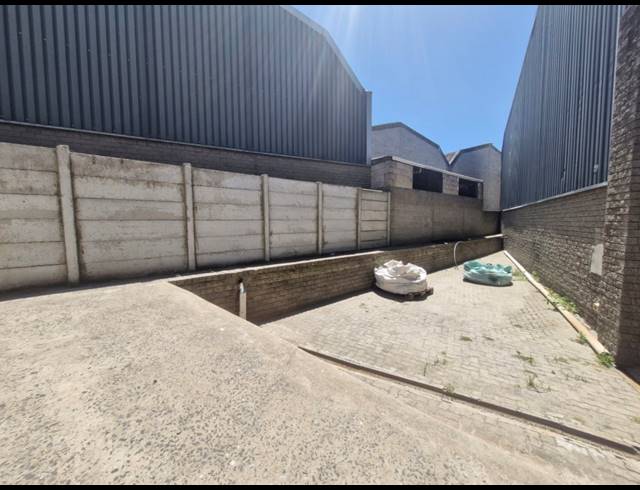 652M² WAREHOUSE TO LET IN OKAVANGO PARK